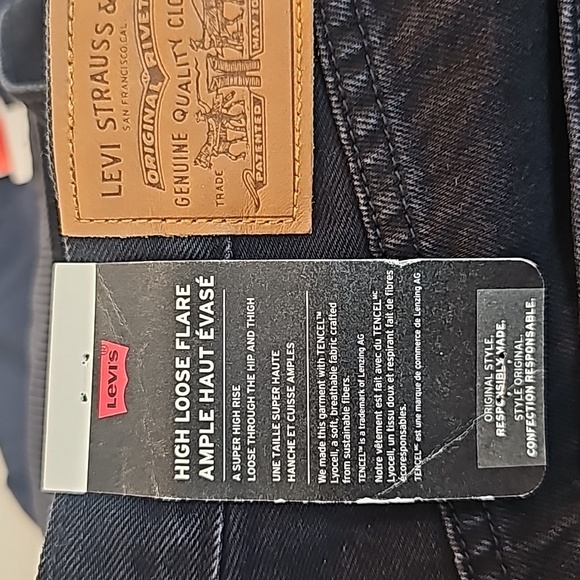 NWT Levi's high loose flare jeans. - Picture 7 of 9